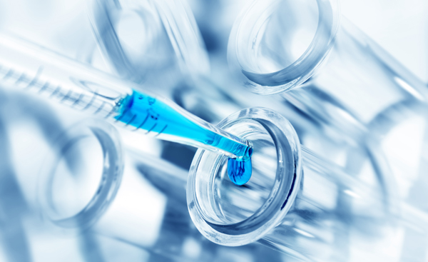 provette in un laboratorio di analisi e ricerca medica